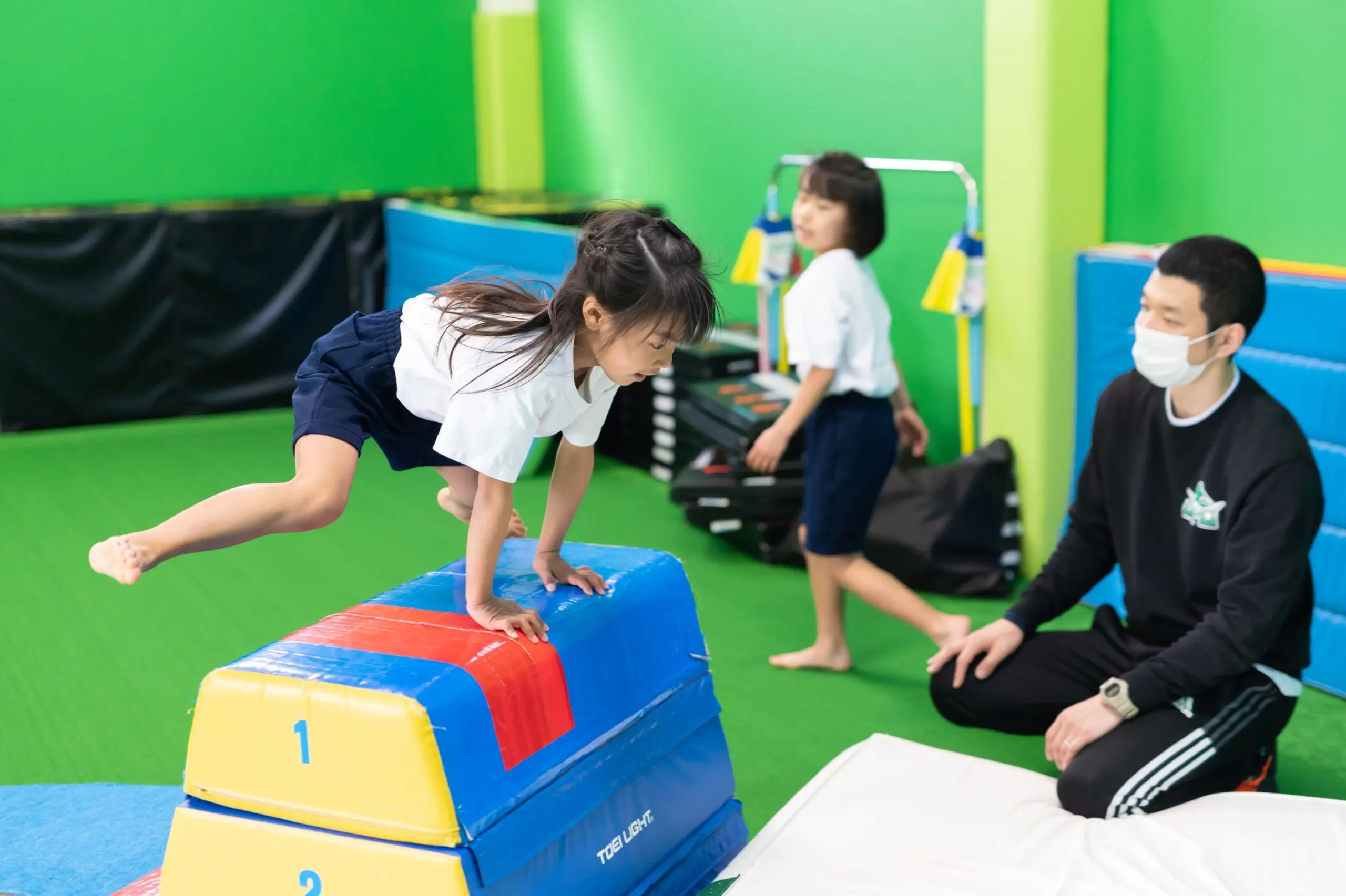 小学生 体操体幹トレーニングの様子3