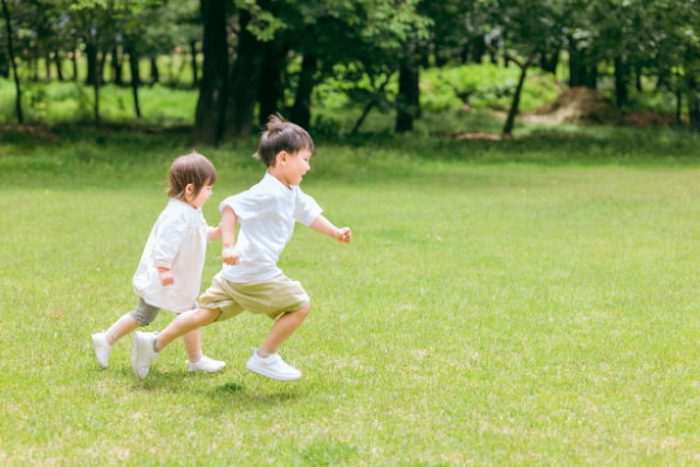 走る子ども